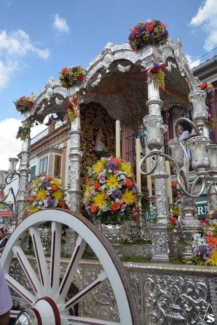 Carreta del Simpecado engalanada