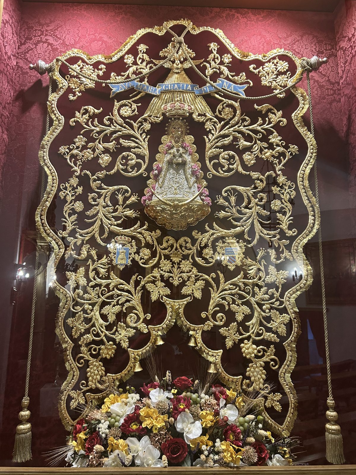 Simpecado antiguo de la Hermandad